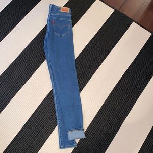 Super stretchy new Levi’s 720 High rise jeans size 25